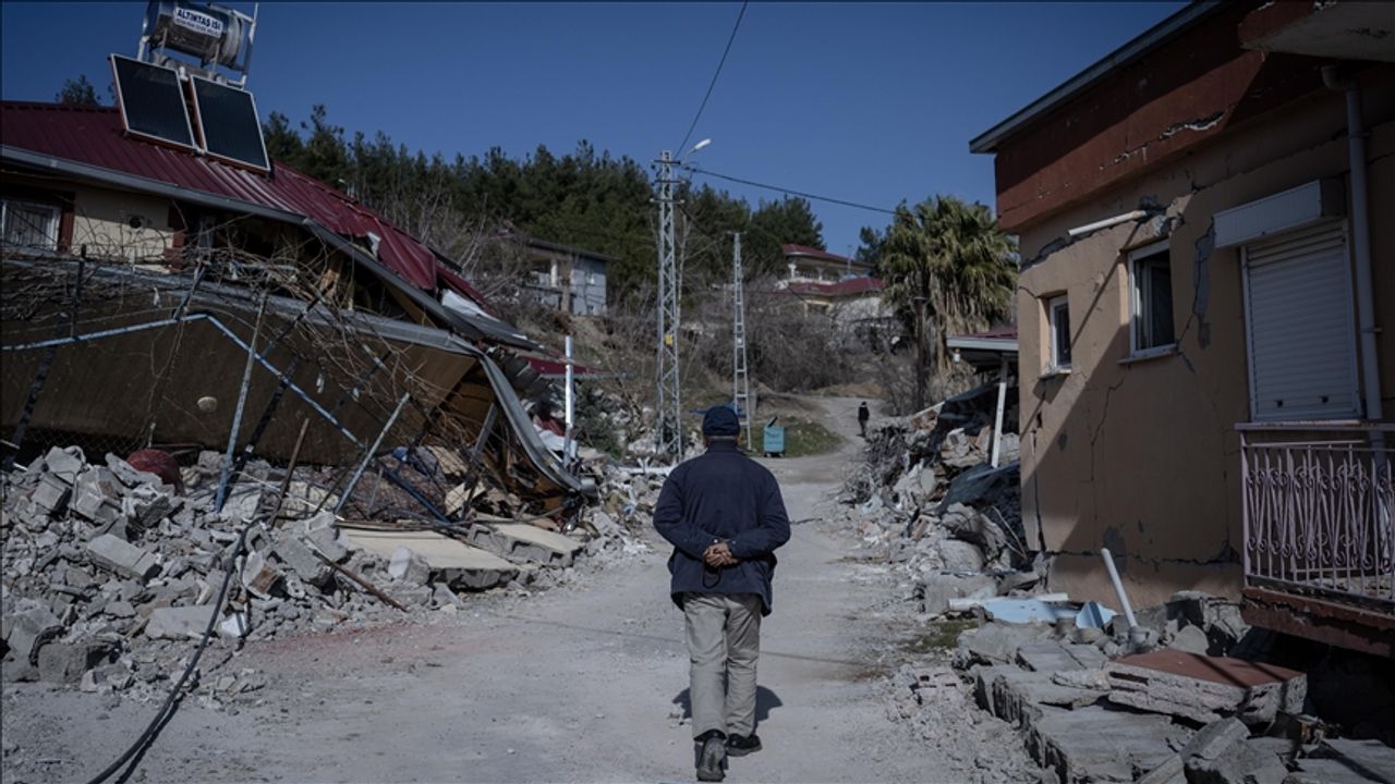 Depremlerde ticaret alanlarıyla 750 bin bağımsız bölüm hasar gördü