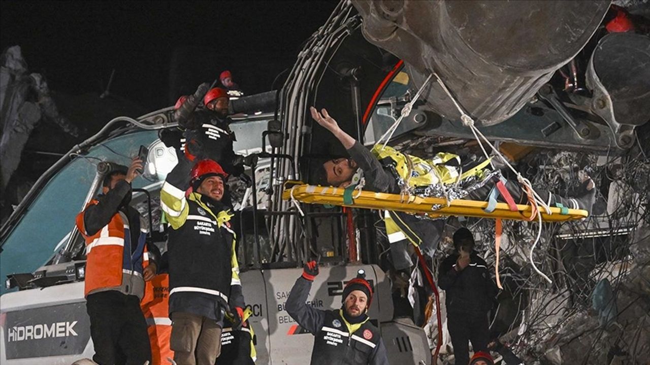 Kahramanmaraş'ta enkaz altından bir kişi 140 saat sonra kurtarıldı