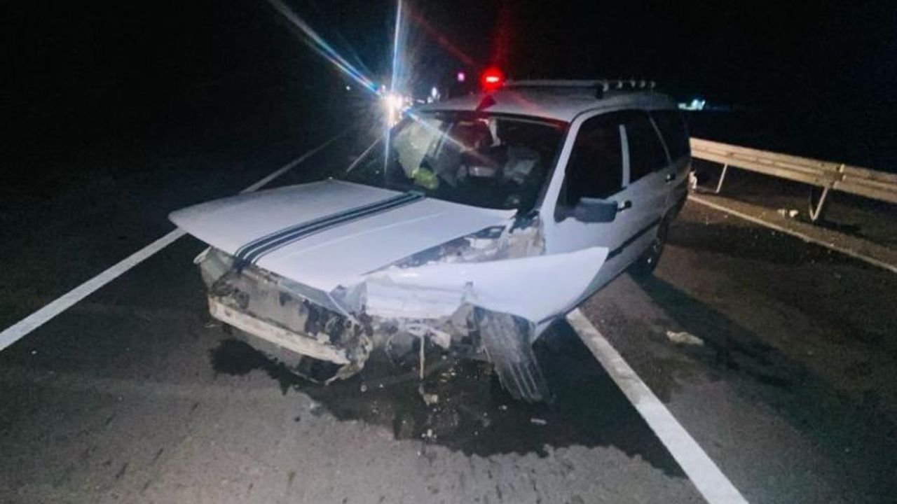 Aksaray’da otomobilin bariyerlere çarptığı kazada 6 kişi yaralandı