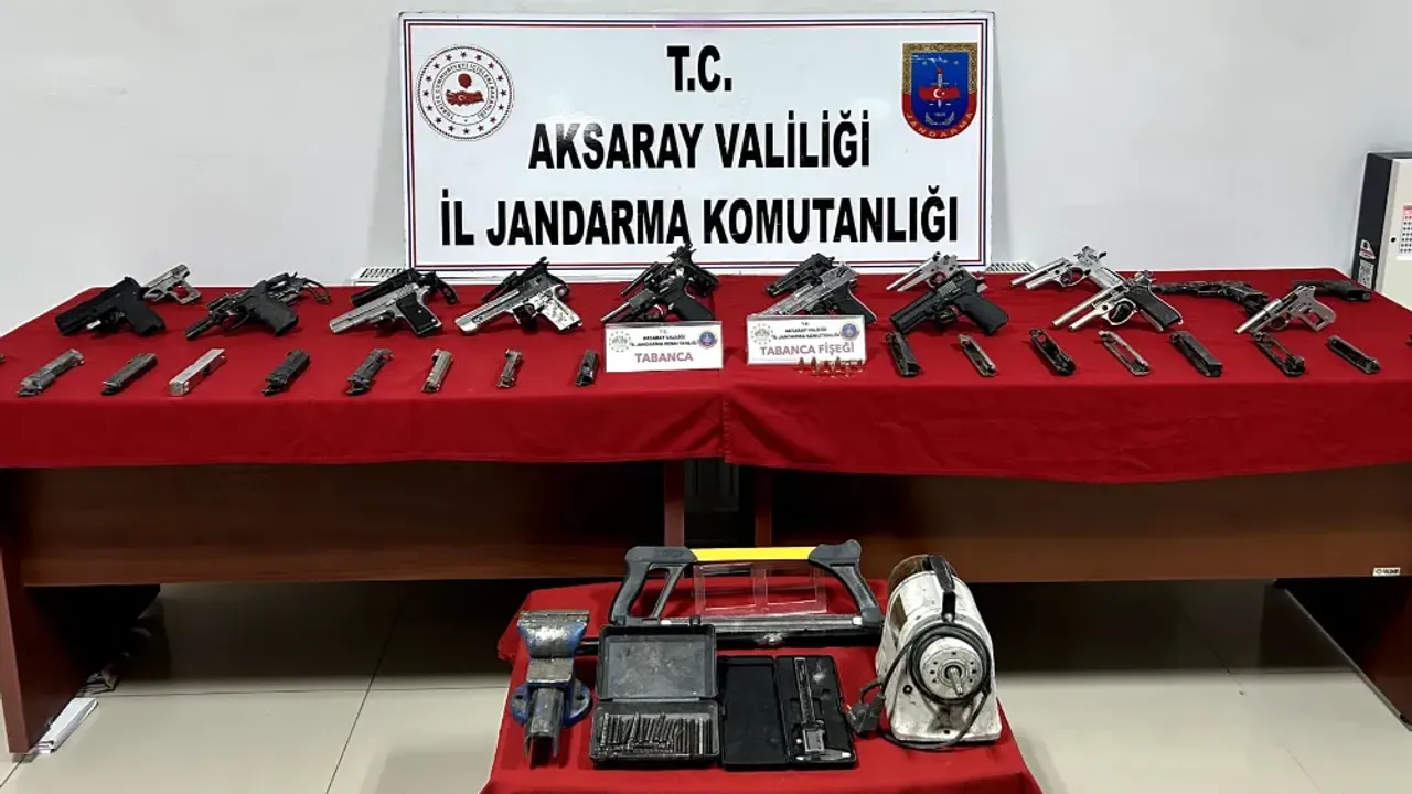 Aksaray’da Uyuşturucu madde ve Kaçak Silah İmalatı ve Ticareti Yapan 1 Kişi Yakalandı