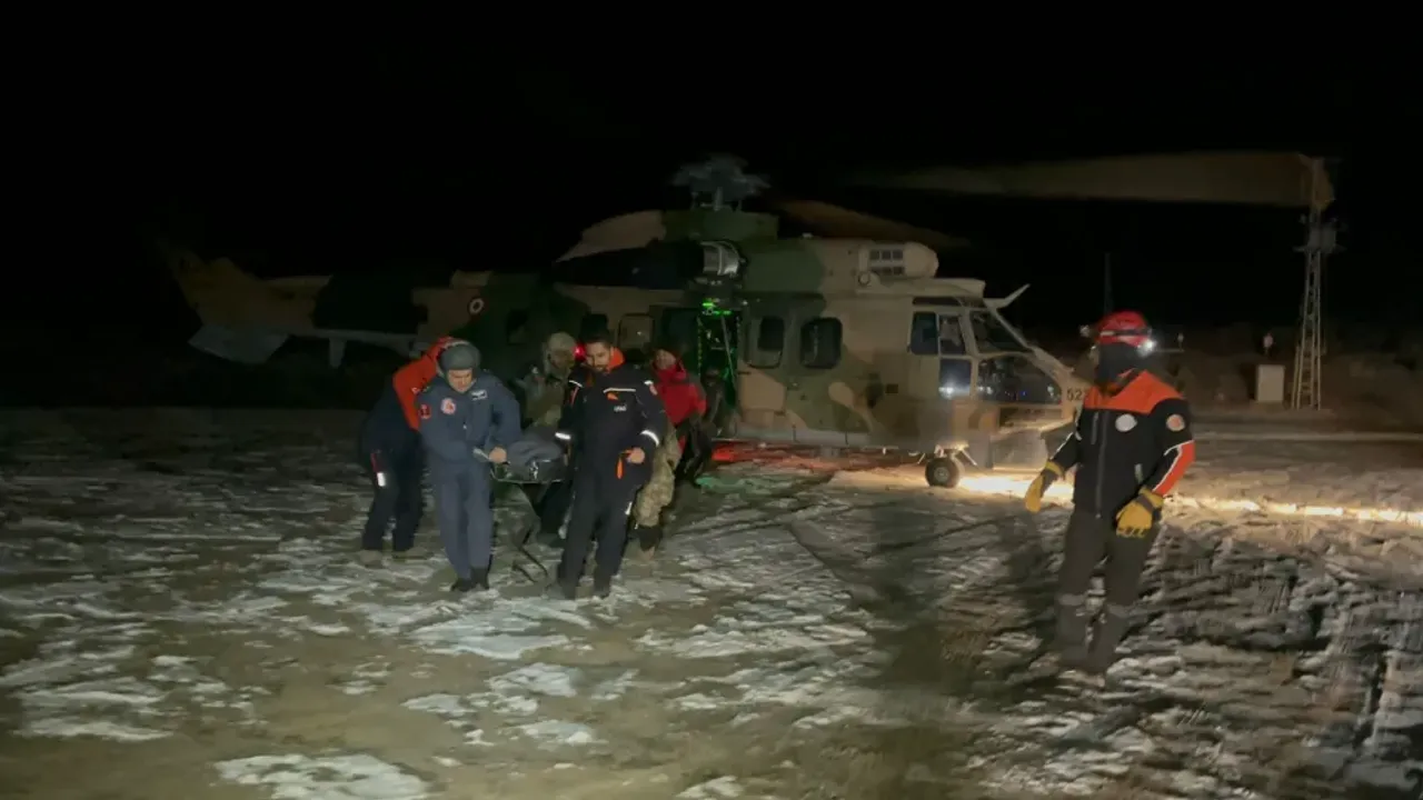 Hasan dağında yaralanan dağcı helikopter ile kurtarıldı