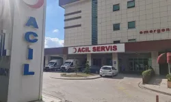 Sıra beklemek istemeyen hasta, sekreterin elini ısırdı