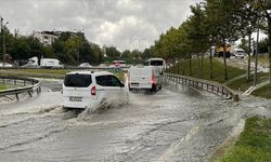 İstanbul'da gök gürültülü sağanak hayatı olumsuz etkiliyor