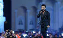 İzmir'in kurtuluşunun 100. yılı etkinliklerinde şarkıcı Tarkan konser verdi