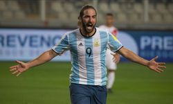 Arjantinli futbolcu Gonzalo Higuain, futbol kariyerini noktalayacağını açıkladı