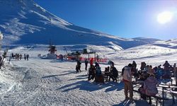 Yarıyılda tatilcilerin kayak tercihi Antalya oldu