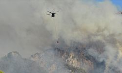 Antalya'nın Kemer ilçesindeki orman yangınına havadan ve karadan müdahale sürüyor