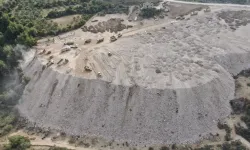 Hatay'da moloz dağları