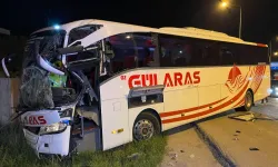 Aksaray da Otobüs ile TIR çarpıştı 8 kişi yaralandı