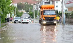 AKSARAY'DA ETKİLİ OLAN DOLU VE SAĞANAK BİR ÇOK YERDE SELE NEDEN OLDU.