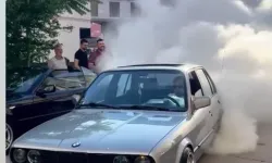 Aksaray'da Düğünde Aracının lastıklerini yakan sürücüye vatandaş tepki gösterdi