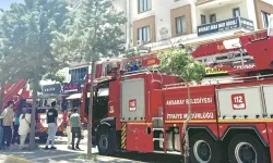 Aksay'ın en işlek caddesinde bulunan restoranın baca yangını paniğe neden oldu