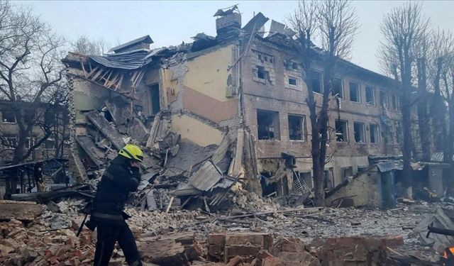 Ukrayna: Rusların kuşattığı Mariupol'de 2 bin 500 sivil öldü