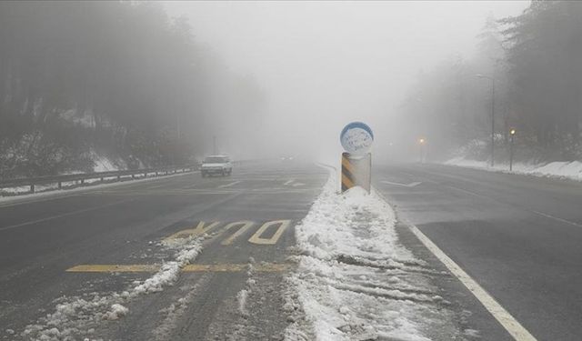 Bolu Dağı'nda hafif kar ve sis etkili oluyor