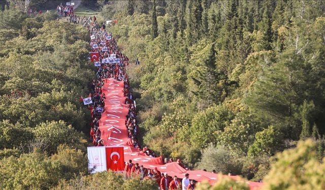 Gençler atalarının izinde Conkbayırı'na yürüdü