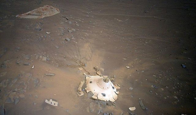 NASA, Perseverance aracını Mars'a indiren paraşütün kalıntılarını görüntüledi