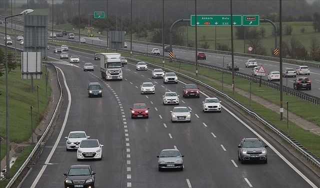 Bayramda yola çıkacak sürücülere trafik kazalarına karşı uyarılar