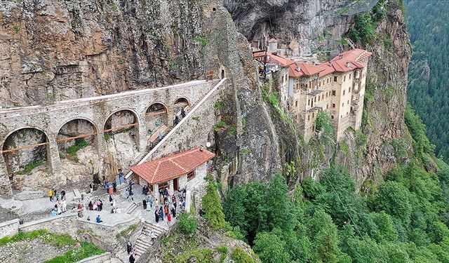 Sümela Manastırı dolu günlerine kavuştu