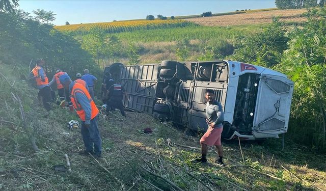 Kırklareli'nde yolcu otobüsünün devrilmesi sonucu biri çocuk 6 kişi öldü, 25 kişi yaralandı