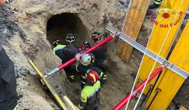 Çöken yolun altından soyguncu çıktı