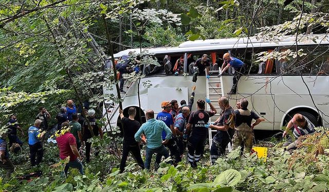 Bursa'da tur otobüsü kaza yaptı