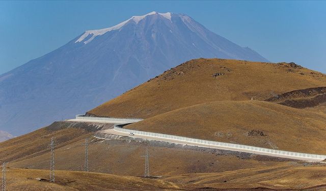 Van-İran sınırında inşa edilen güvenlik duvarının 64 kilometresi tamamlandı