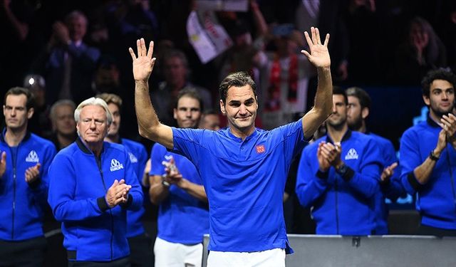 Tenisin efsanesi Federer son maçının ardından kortlara veda etti