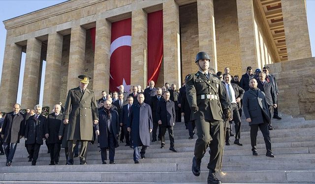 Ulu Önder Atatürk için Anıtkabir'de devlet töreni düzenlendi