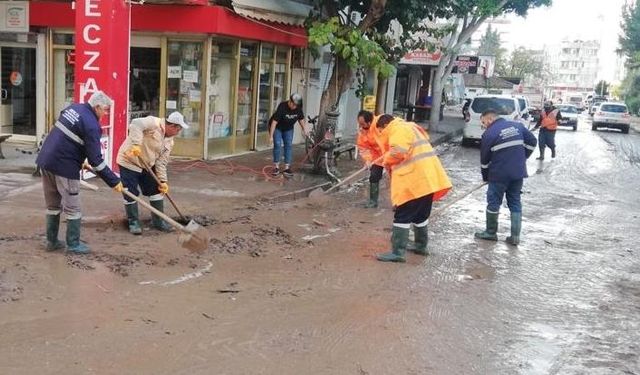 Antalya'daki selden etkilenen alanlarda temizlik çalışmaları devam ediyor