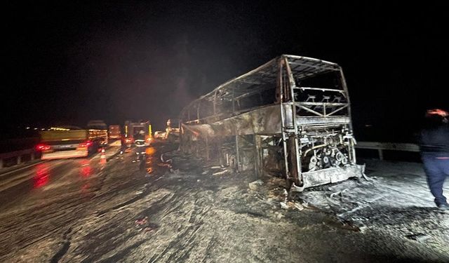 Mersin'de otobüsün tıra çarpması sonucu 3 kişi öldü, 23 kişi yaralandı