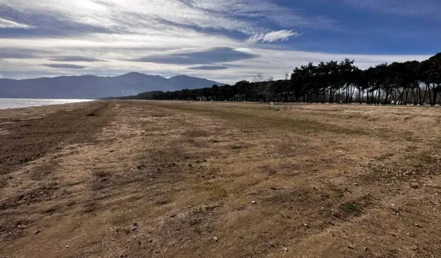 Kuraklık İznik Gölü'nü de vurdu: 400 metre geri çekildi