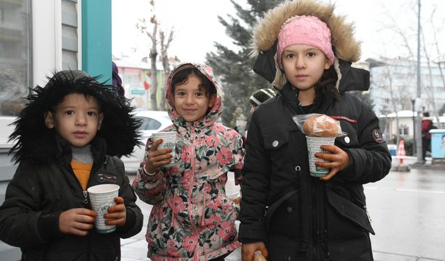 ÇORBA EVLERİ SOĞUK KIŞ GÜNLERİNDE VATANDAŞLARIN İÇİNİ ISITMAYA DEVAM EDİYOR