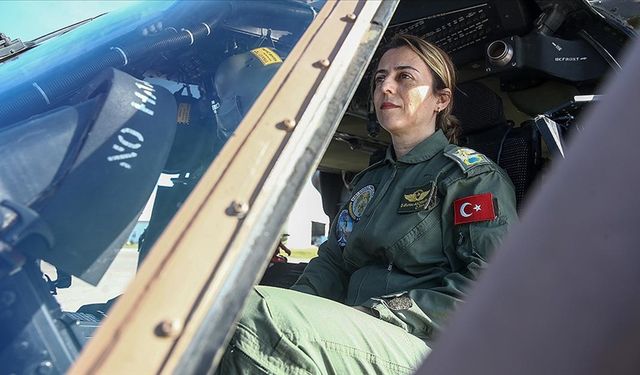 Burcu Yarbay, depremzedelere helikopterle yardım ulaştırıyor