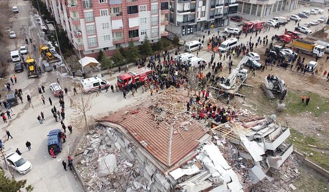 Malatya'da 5,6 büyüklüğünde deprem: 2 kişi hayatını kaybetti, 140 kişi yaralandı