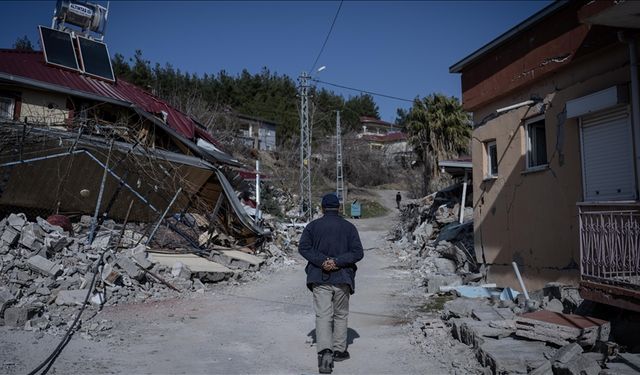 Depremlerde ticaret alanlarıyla 750 bin bağımsız bölüm hasar gördü