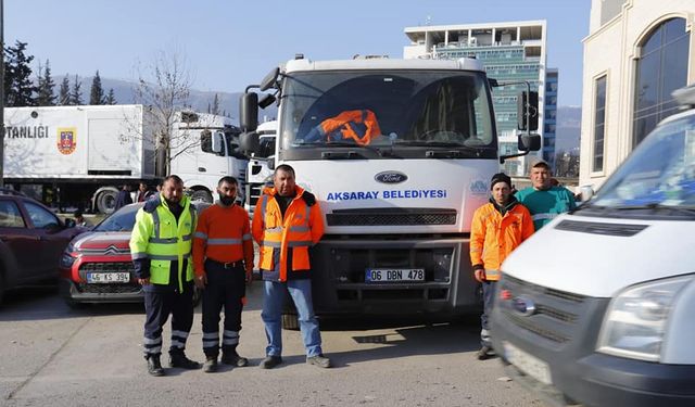 Aksaray Belediyesi Deprem Bölgesinde Temizlik işlerini sürdürüyor.