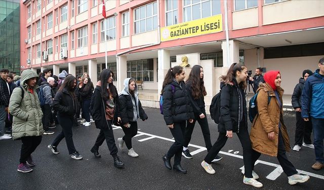 Depremden etkilenen Gaziantep, Adana ve Osmaniye'de eğitim öğretim yeniden başladı