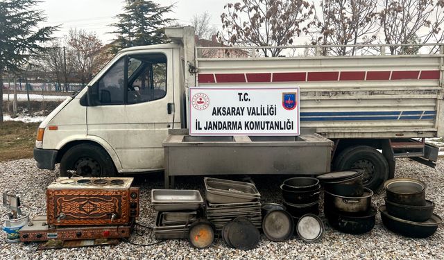 Şüpheli araçtan lokanta malzemeleri çıktı.