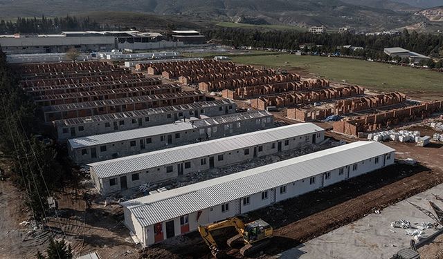 Kırıkhan'da Depremzedelerin Bayramı Geçici Konutlarda Karşılaması için Çalışmalar Sürüyor