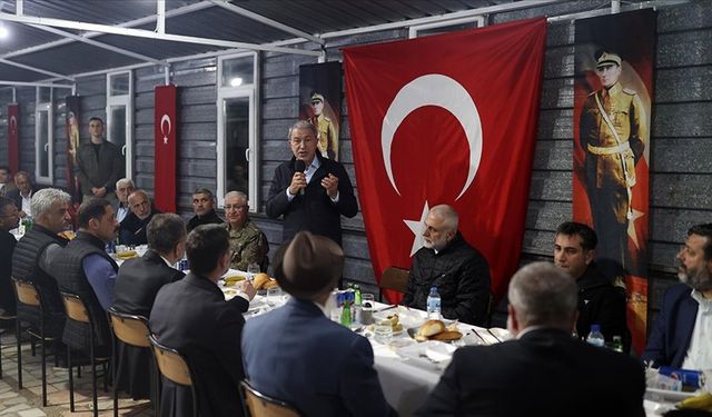 Bakan Akar Hatay'da kanaat önderleriyle bir araya geldi