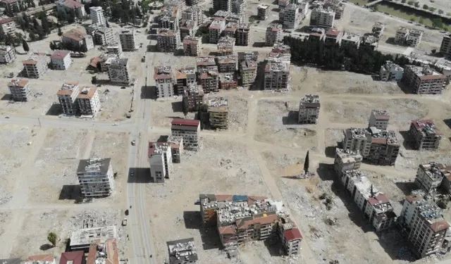 Hatay'da binalar yerini meydanlara bıraktı