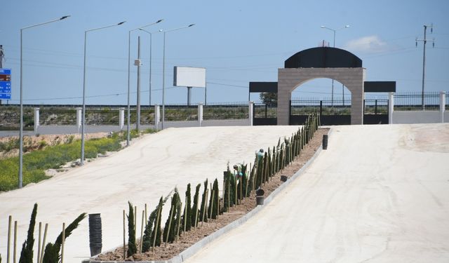 YENİ ŞEHİR MEZARLIĞI VE KÜLLİYESİNDE AĞAÇLANDIRMA VE PEYZAJ ÇALIŞMALARI BAŞLADI