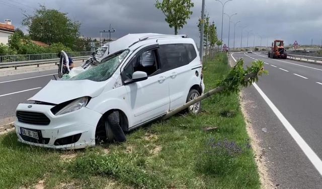 Aksaray’da hurda yüklü tıra arkadan çarptı 2 yaralı