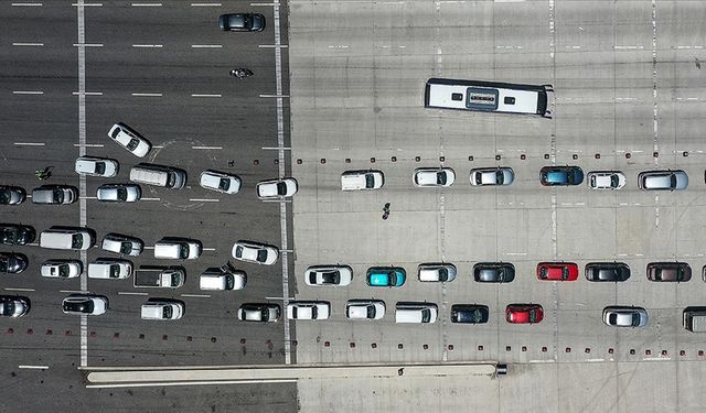 Tatilcilerin dönüş yolculuğu sürüyor