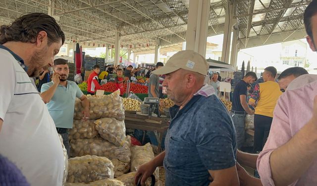 Aksaray’da sahte para ile Salı semt pazarında alışveriş yaparken yakalandı