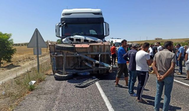 Aksaray’da tır traktöre çarptı 1 ölü 1 ağır yaralı