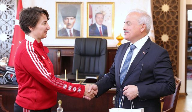 Aksaray Valisi Kumbuzoğlu, Dünya Dereceleri Yapan Sporcuyu Tebrik Etti