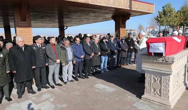 Vefat eden Kıbrıs gazisi son yolculuğuna uğurlandı