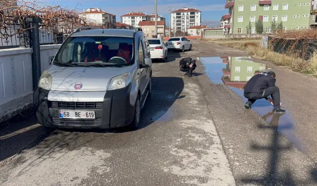 Aksaray da hafif ticari araç kimliği belirsiz kişiler tarafından kurşunlandı