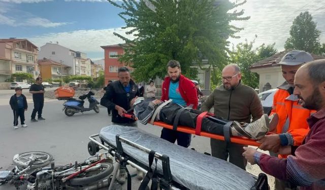 Aksaray da motosiklet kamyonete çarptı 2 kişi yaralandı